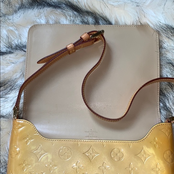 Louis Vuitton Patent Leather Vernis Purse in Gold - Picture 4 of 6